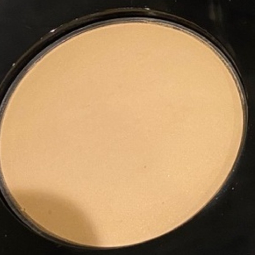 Elizabeth Arden Flawless Finish Bouncy Makeup - golden Ivory - Picture 7 of 7